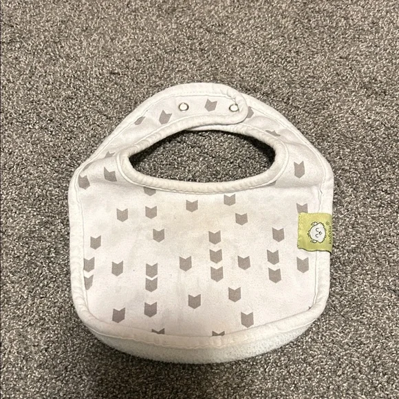 “KeaBabies” Stylish Gray and White Baby Bib Set of 8 - Picture 7 of 10